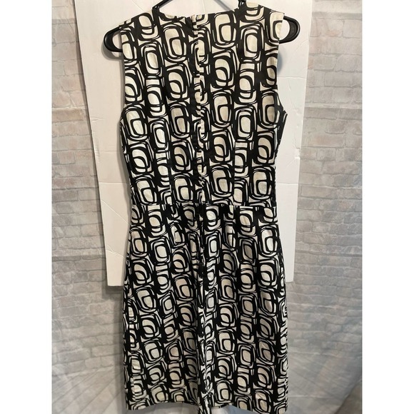 H&M Black & White Graphic design shift dress. US Size 8 regular sleeveless. - Picture 2 of 8